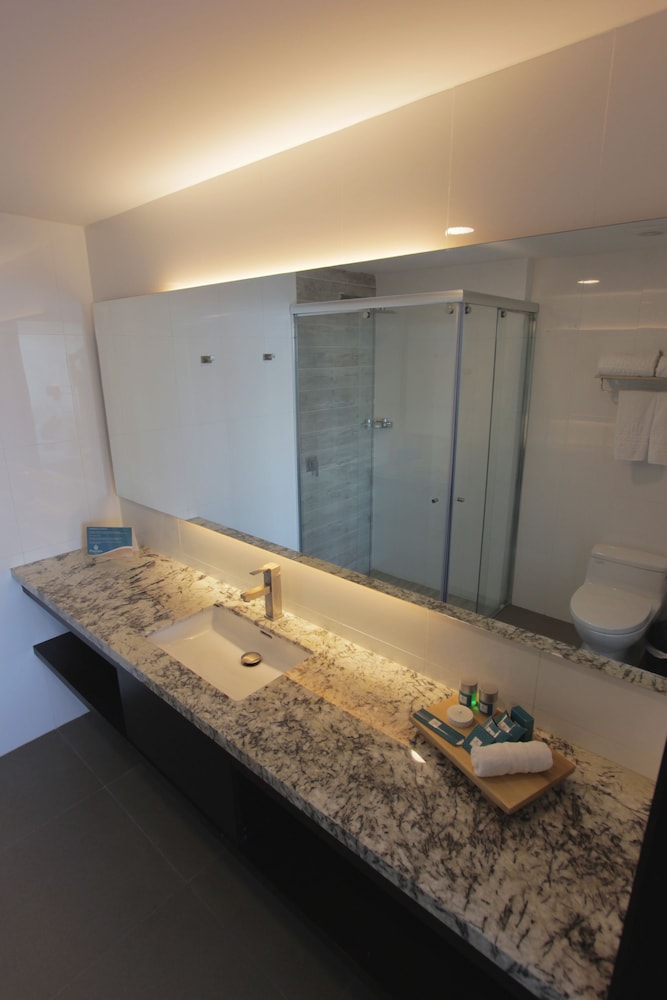 Premium Room, 1 King Bed, Sea View photo 3