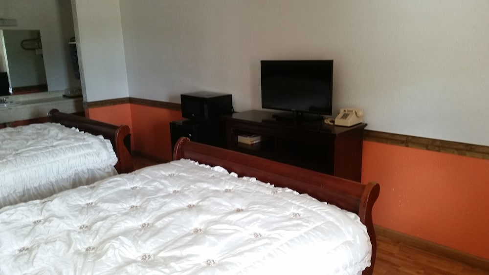 Basic Double Room, 2 Bedrooms photo 2