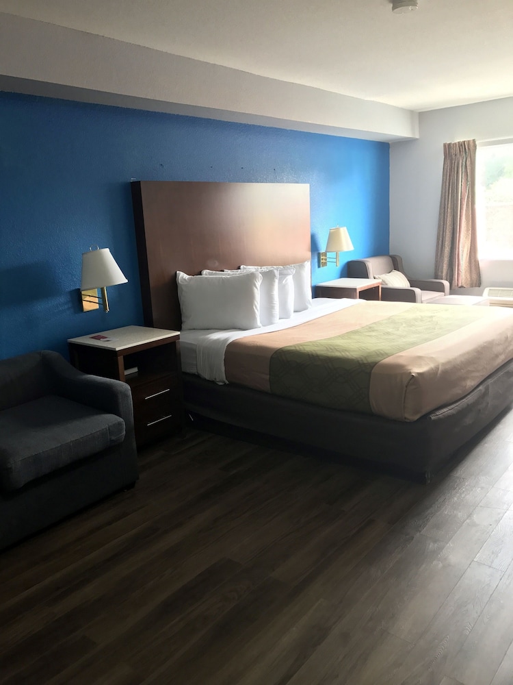 Standard Room, 1 King Bed, Non Smoking - Photo 2