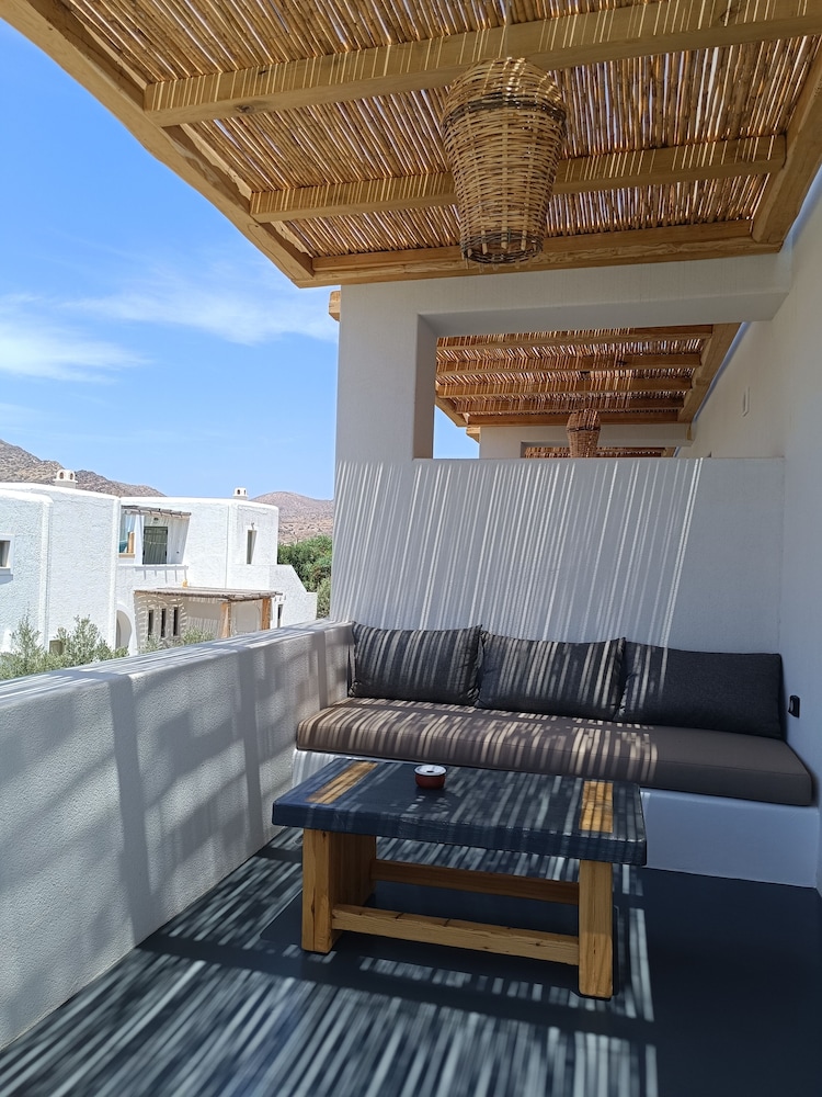 Deluxe Studio With Private Pool - Photo 4