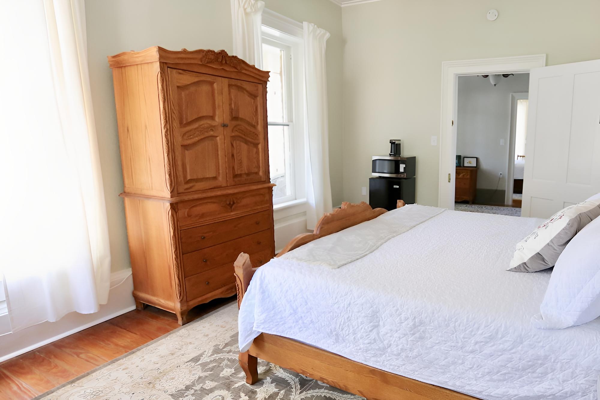 Chisholm Trail - King Bed, 2nd Floor, No Pets photo 2