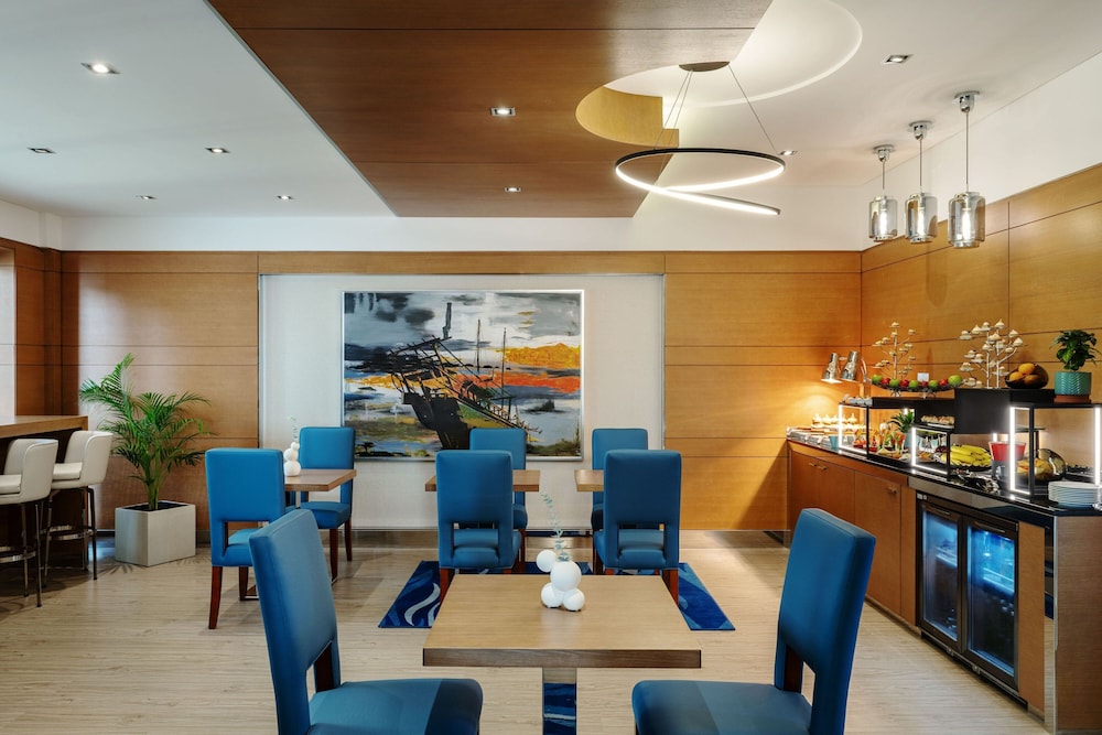 Executive Deluxe Room, Executive lounge access, Guest room, 2 Twin Beds
