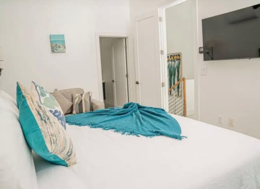 Basic Apartment photo 2