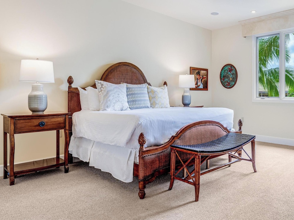 Condo, 2 Bedrooms, Ocean View (402) photo 3