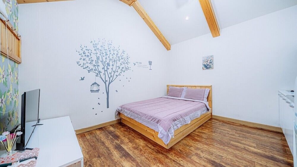 Room (Purple Sage) photo 2