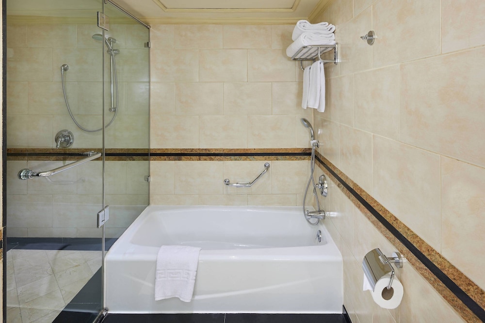 Suite, 1 King Bed, Balcony - Photo 7