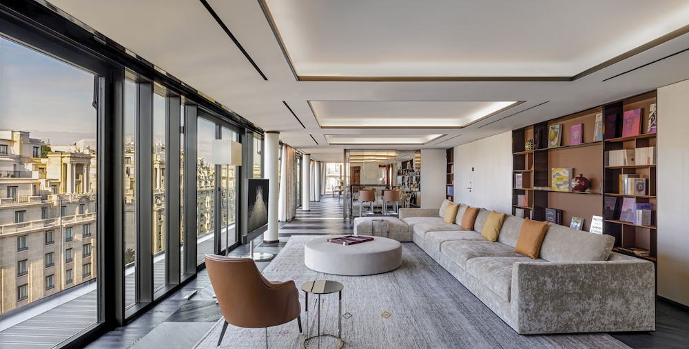 Suite, 1 King Bed, Tower
