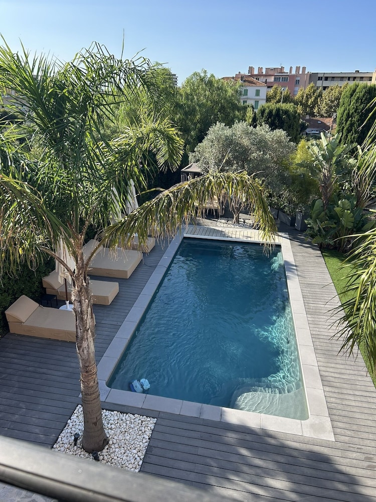 Superior Suite, Ensuite, Pool View photo 2