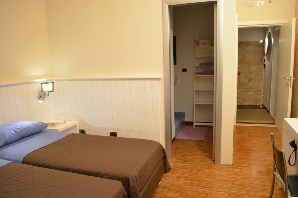 Deluxe Double or Twin Room, Balcony photo 2