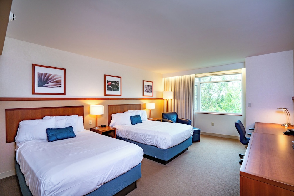 Standard Room, 2 Queen Beds - Photo 2
