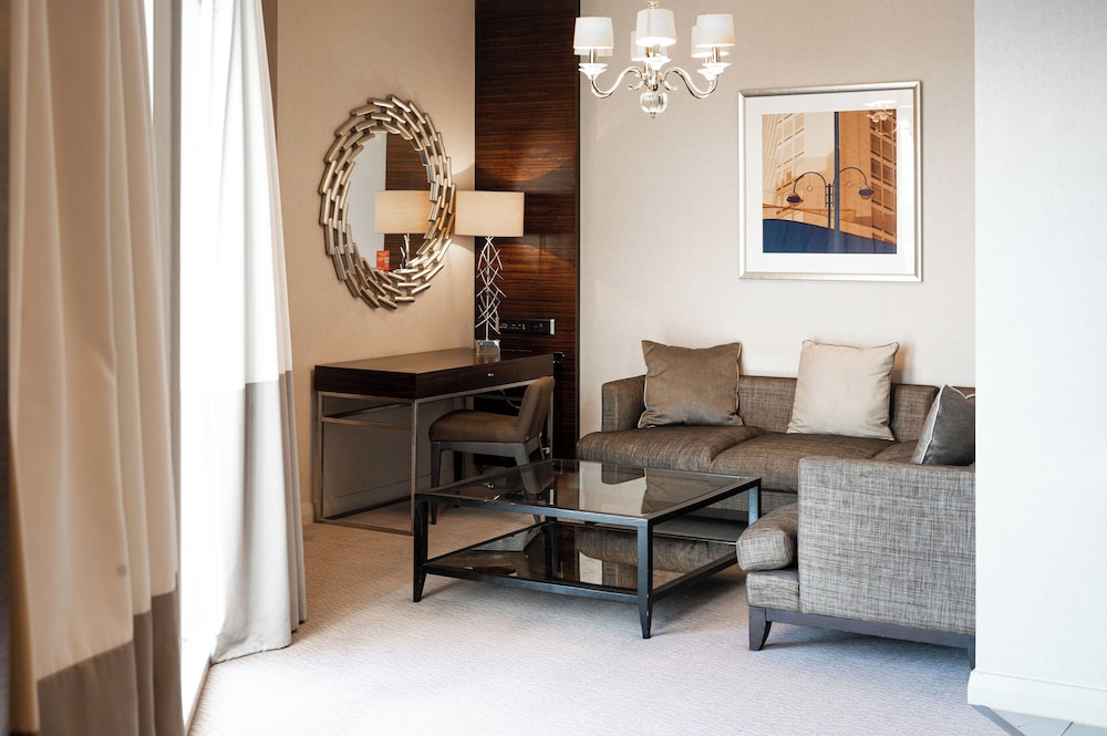 Suite - Photo 3