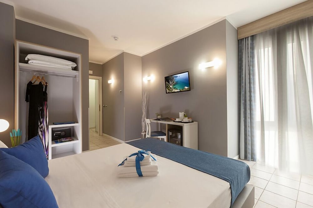 Classic Double or Twin Room photo 3