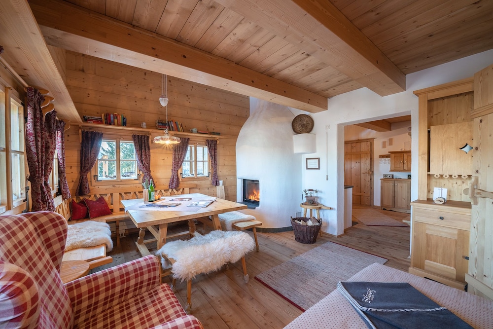 Luxury Chalet, 2 Bedrooms, Hot Tub, Mountain View photo 1