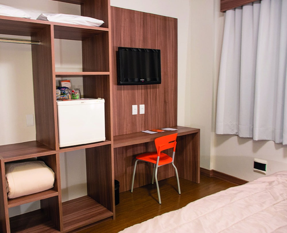 Room - Photo 2