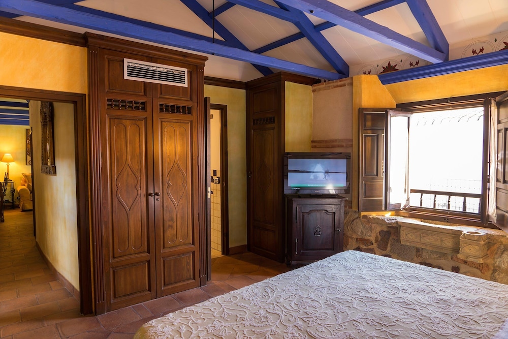 Suite - Photo 3