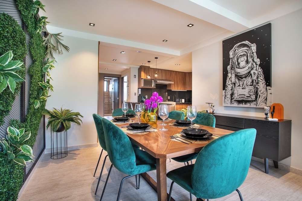 Premium Penthouse, 2 Bedrooms, Balcony, City View photo 3