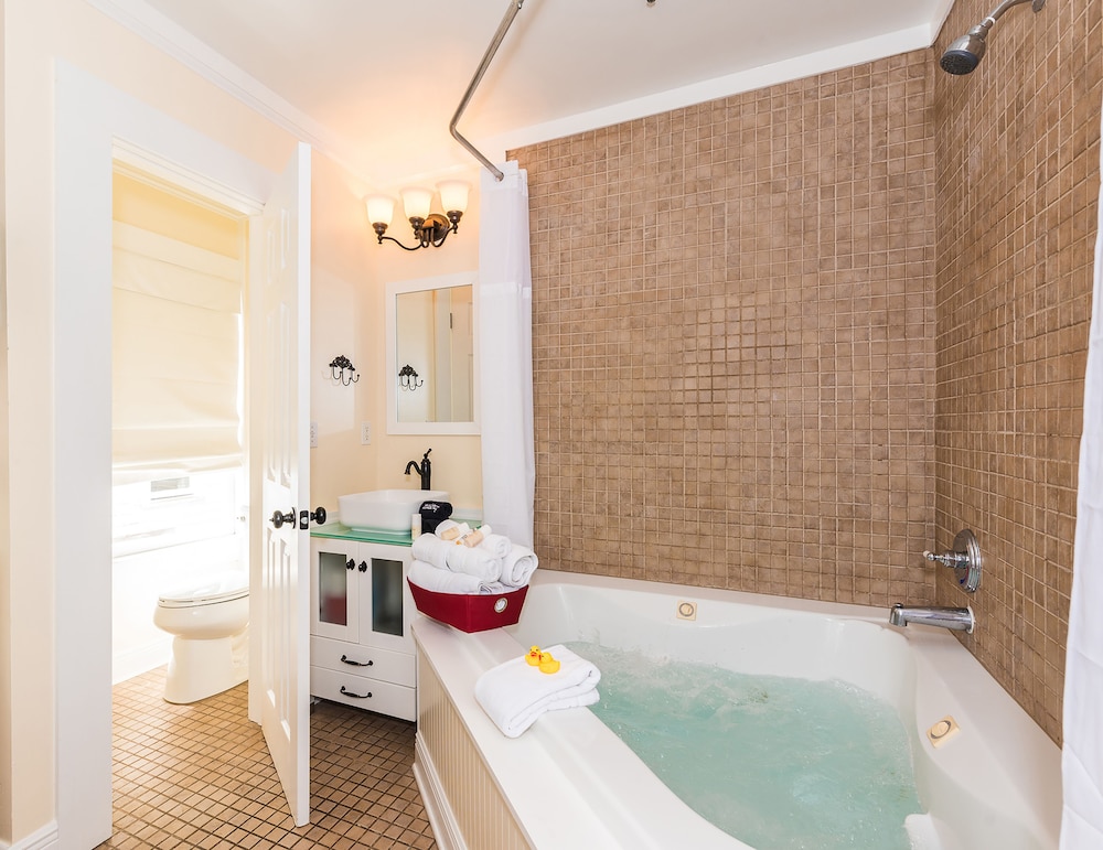Superior Room, 1 Queen Bed, Balcony photo 2