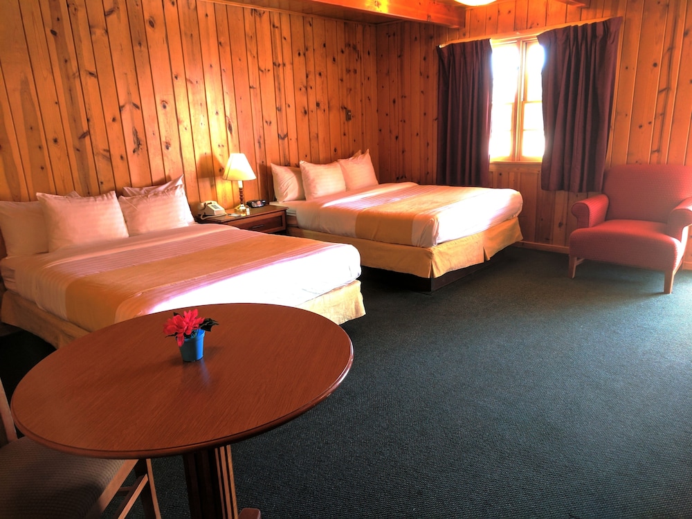 Standard Room, 2 Queen Beds photo 2