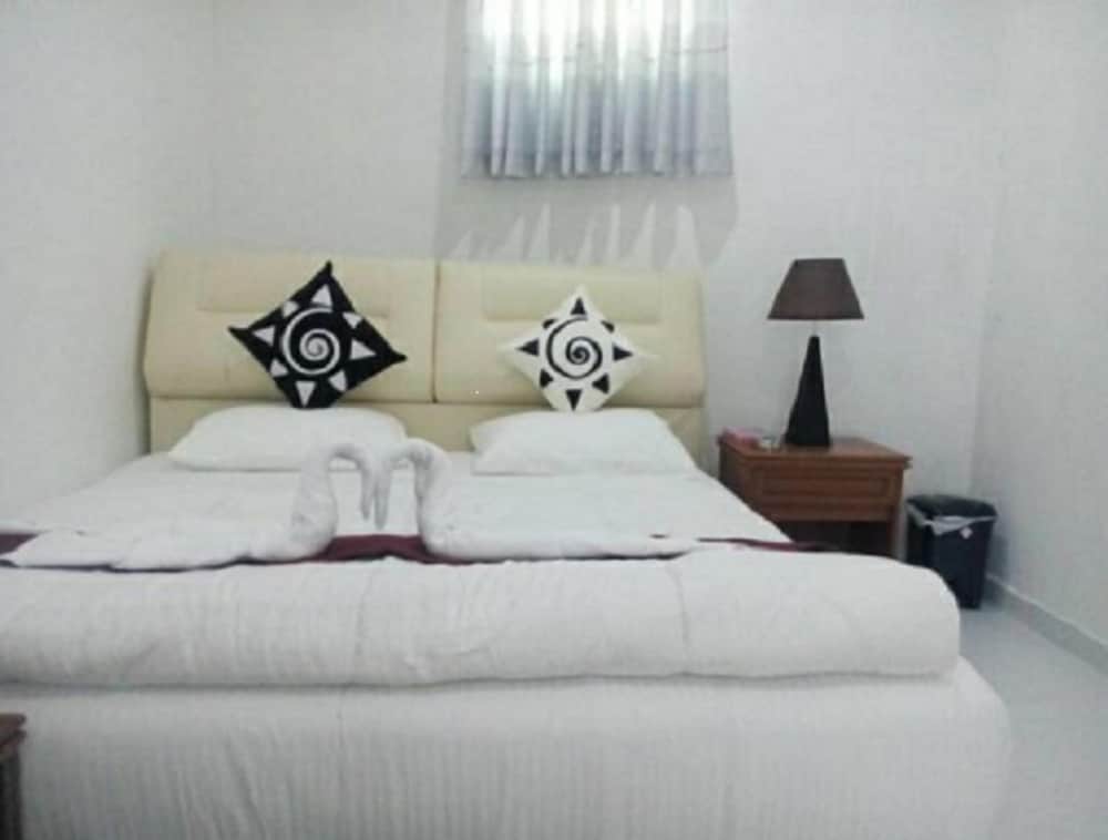 Deluxe Double Room, 1 Queen Bed, Smoking, Lake View photo 1