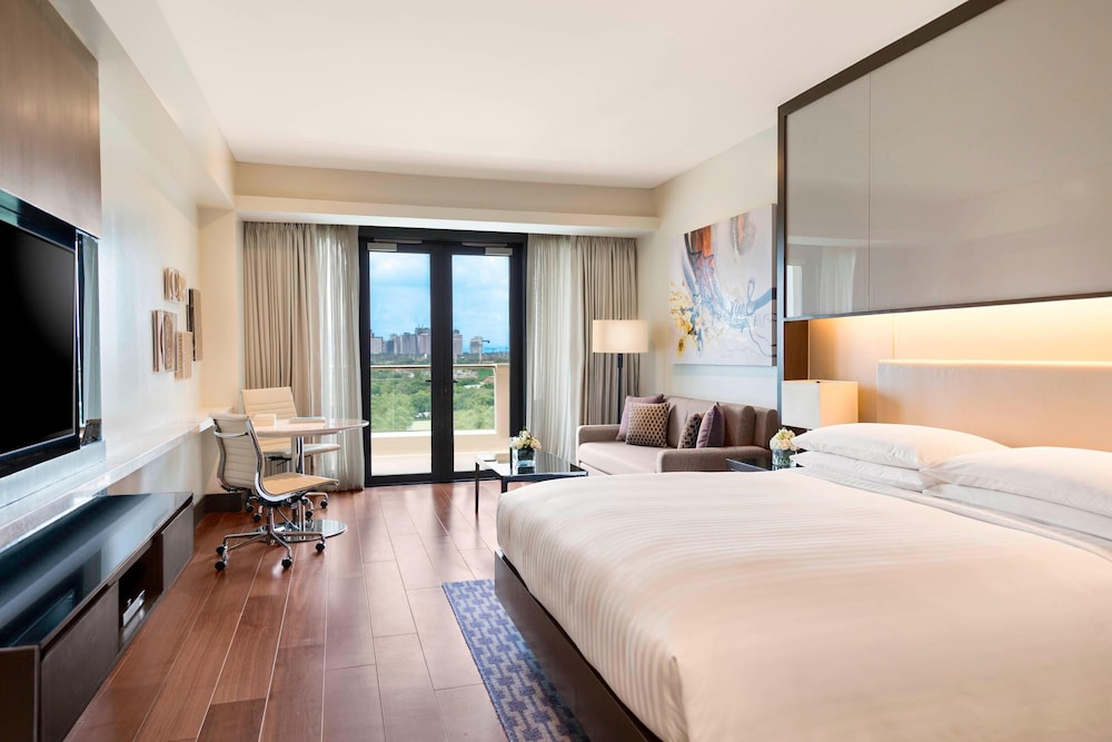Executive Room, 1 King Bed - Photo 2