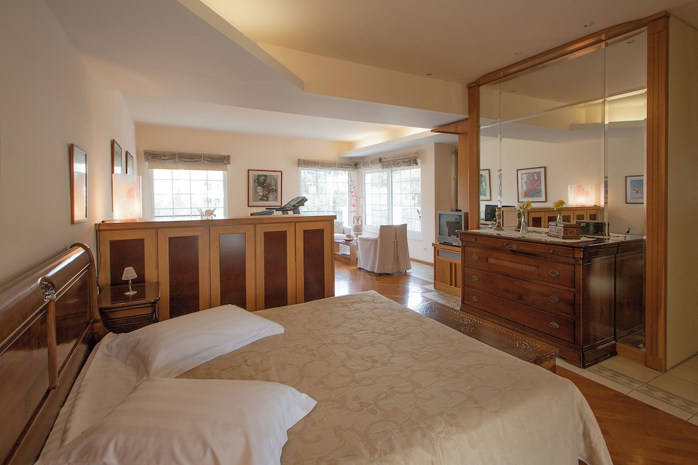 Apartment, 3 Bedrooms, Partial Sea View