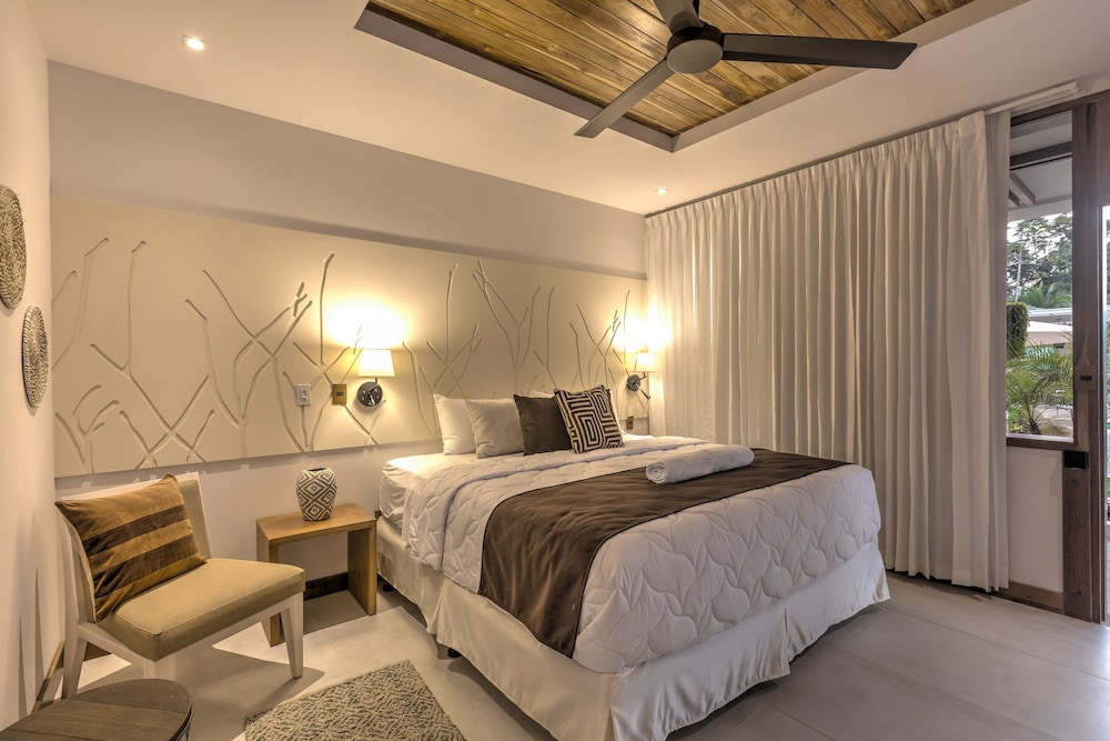 Double Room, 1 King Bed photo 2