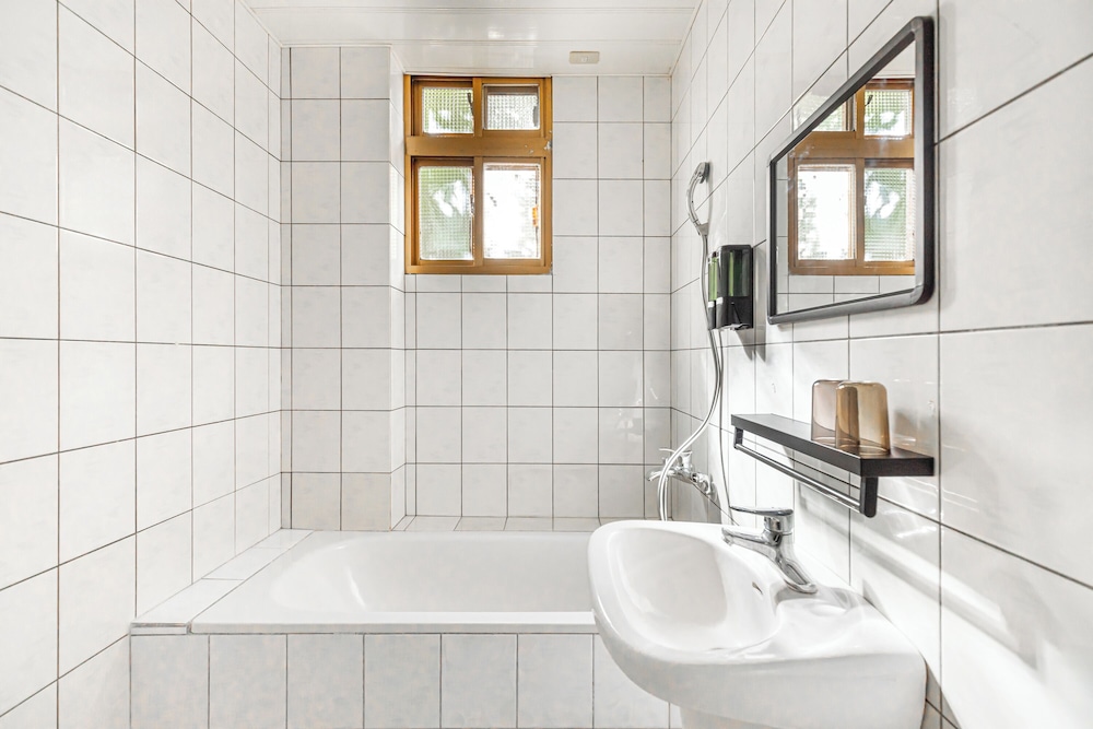 Deluxe Double Room with Bathtub - Photo 10