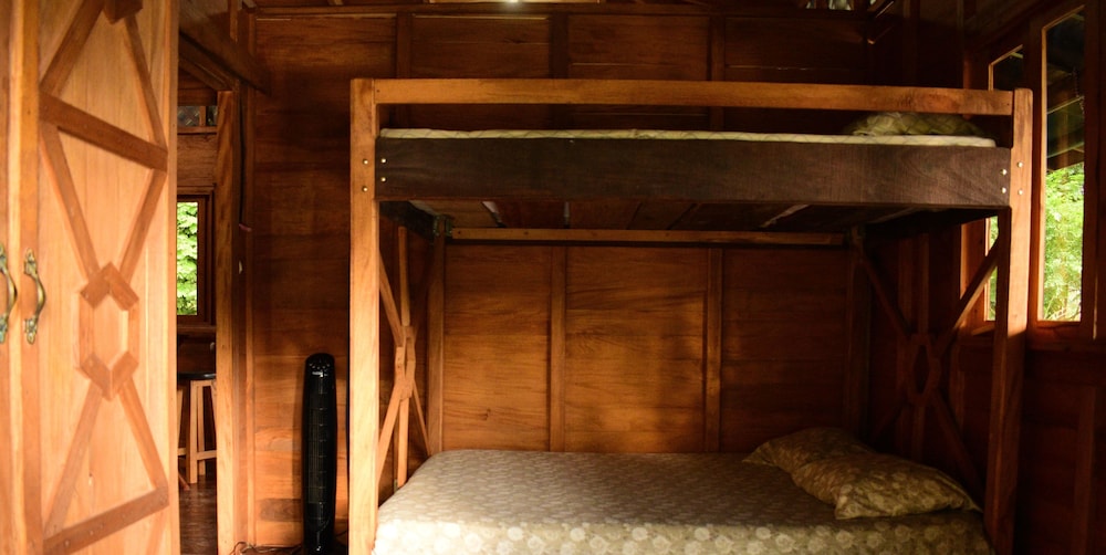 Basic Cabin, Lake View photo 2