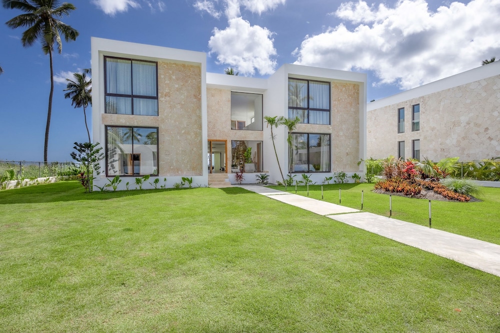 Villa photo 2