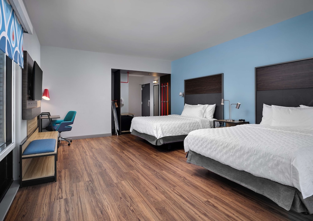 Room, 2 Queen Beds, Accessible (Roll-In Shower) - Photo 5