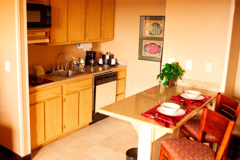 Suite, 2 Queen Beds, Kitchen - Photo 2