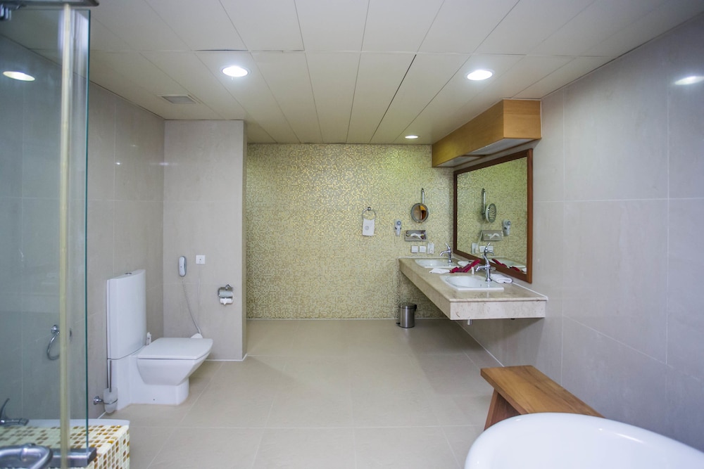 Superior Suite, Lagoon View photo 3