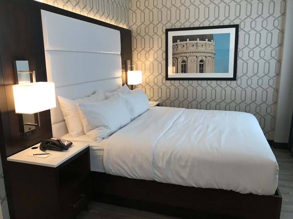 Studio, 1 King Bed, Accessible Bathtub - Photo 2