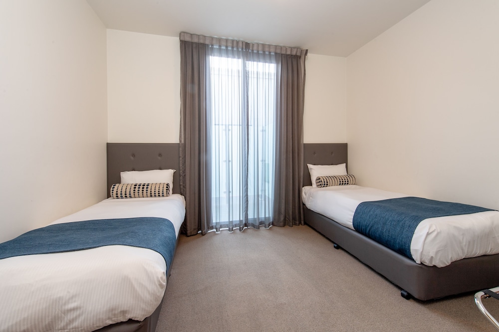 Two-Bedroom Suite thumbnail 5