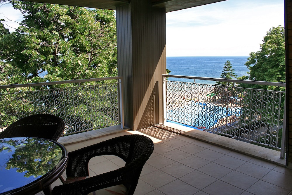 Apartment, 1 Bedroom, Sea View photo 2