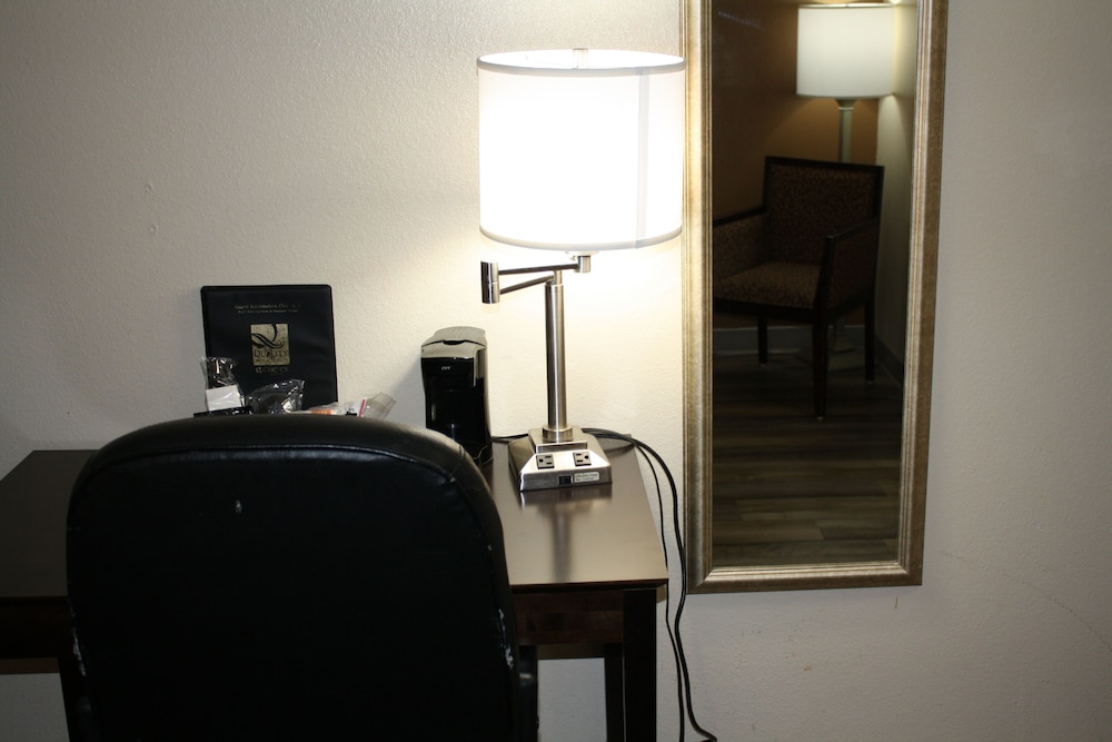 Suite, 1 King Bed with Sofa bed, Non Smoking (Upgrade) - Photo 5