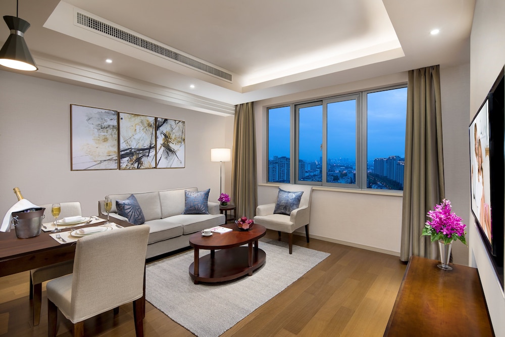One Bedroom Premier Suite photo 1