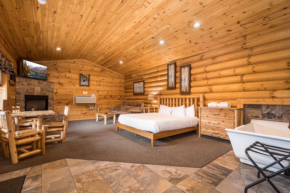 C 4-Luxury Cabin, 1 King Bed, Kitchen, Lakeside