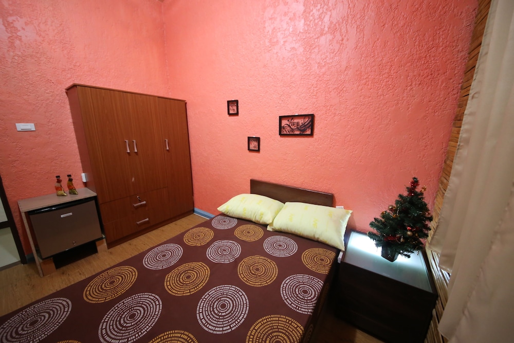 Deluxe Room (Shared Bathroom) photo 3