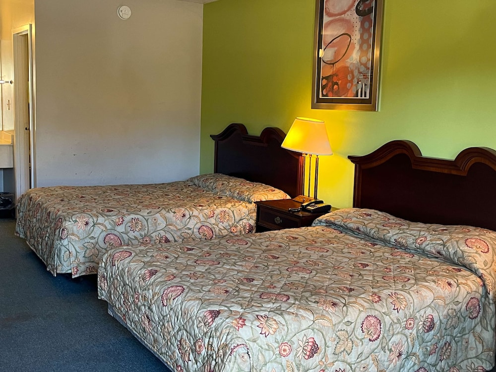 Deluxe Room, 2 Queen Beds, Accessible, Non Smoking - Photo 1