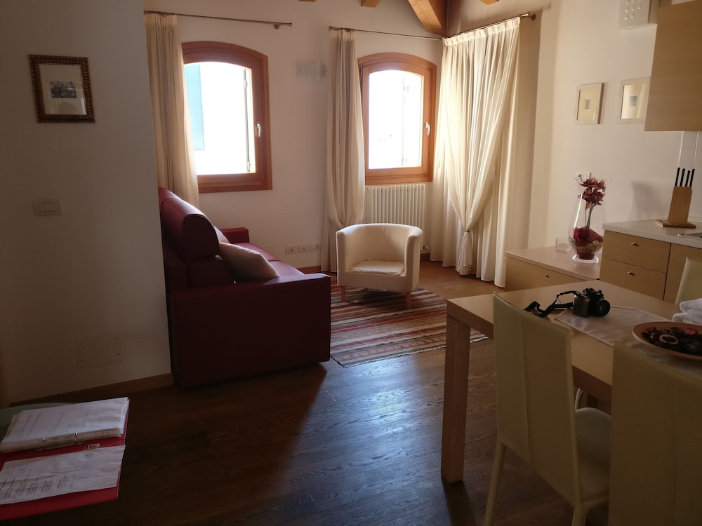 Family Apartment, Kitchen (giorgione)