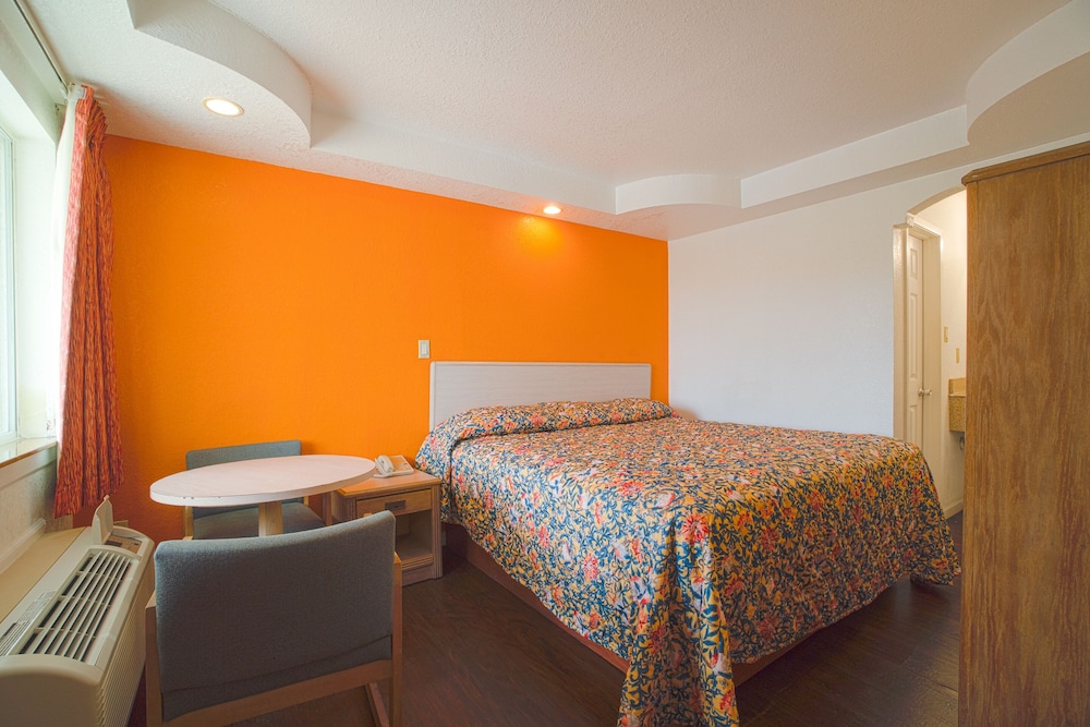 Room, 1 King Bed, Non Smoking photo 1