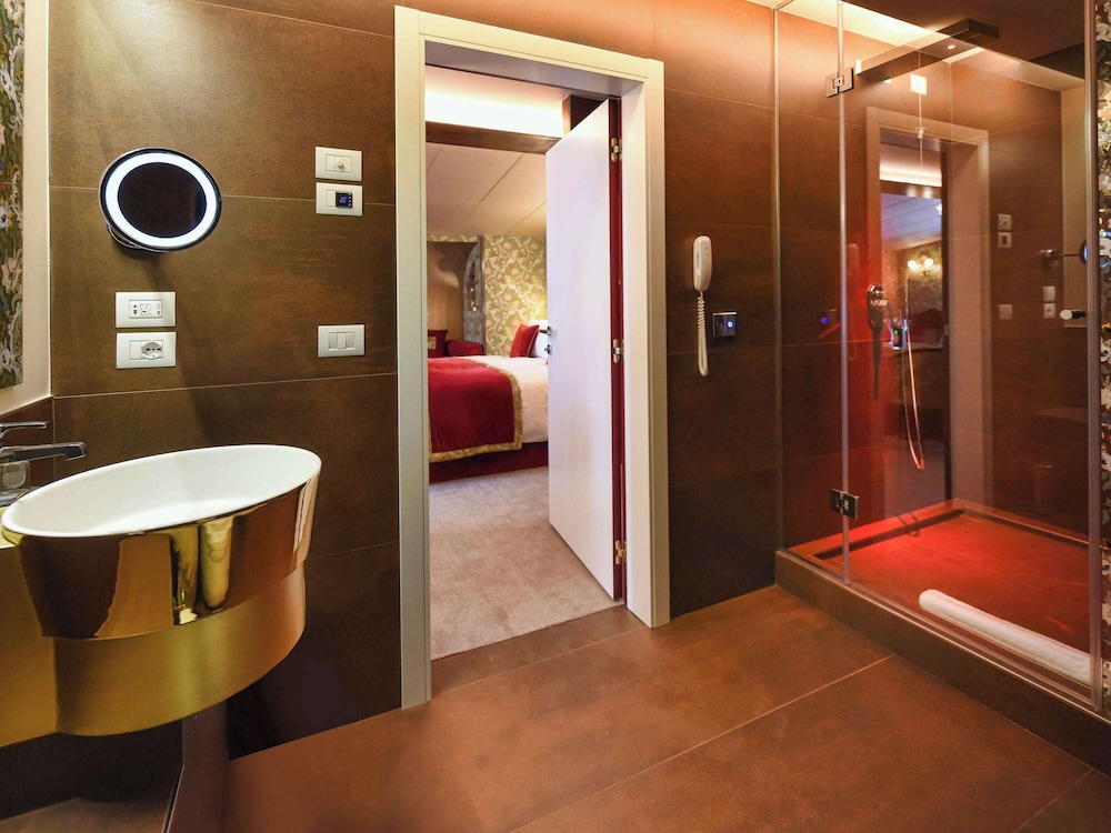 Executive Suite, 1 King Bed, Terrace thumbnail 5