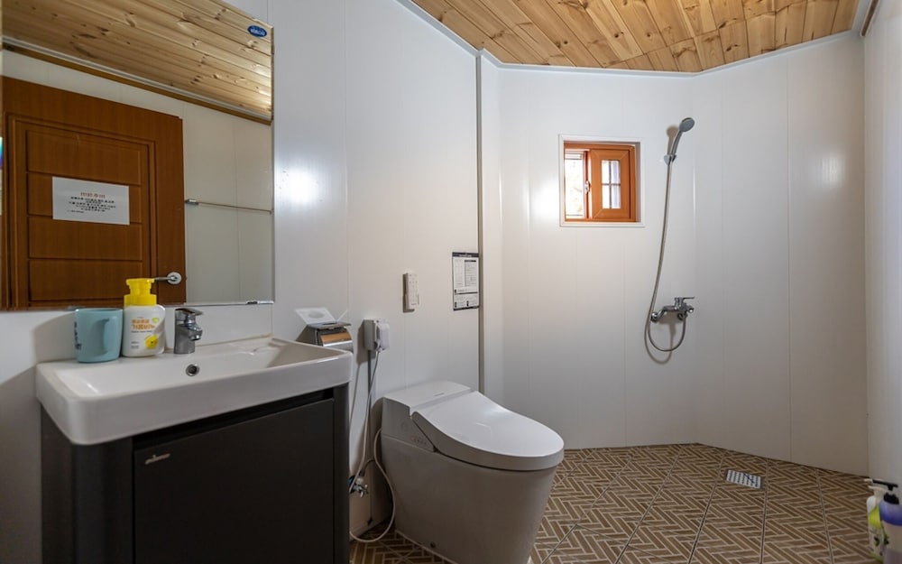 Room (Male 3 bed dormitory)