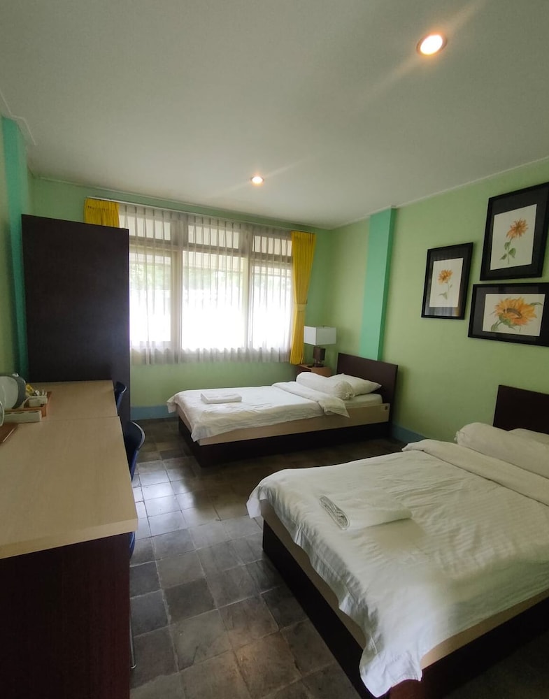 Standard Double or Twin Room, Mountain View photo 3