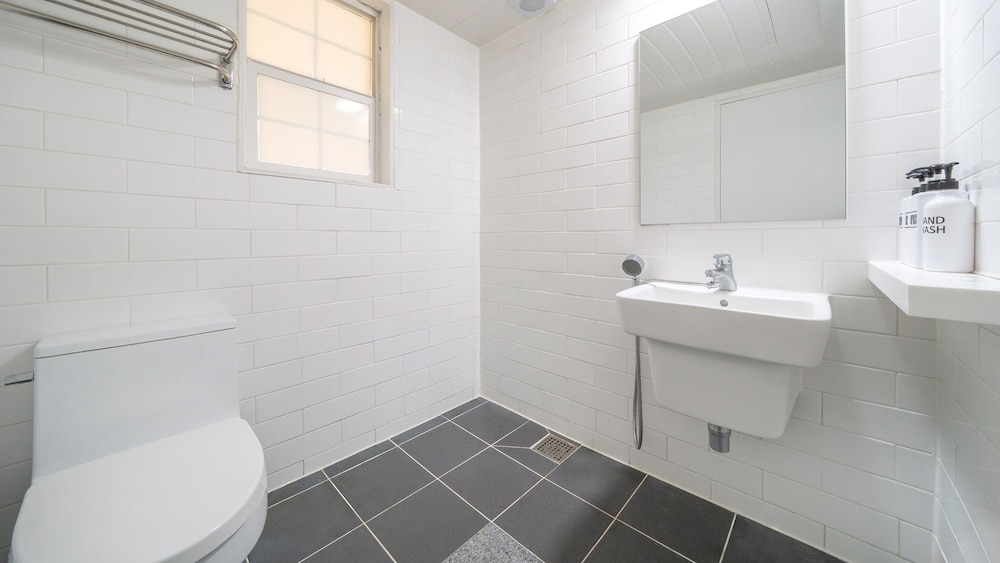 Basic Room, 1 Bedroom (Room 102) - Photo 2