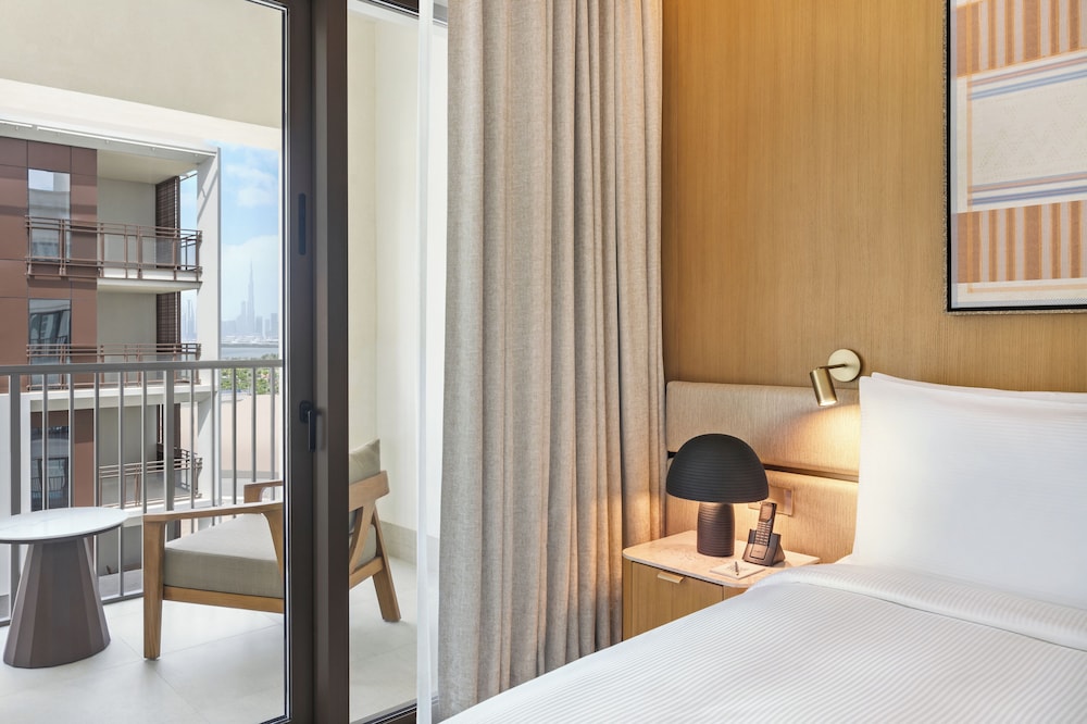 Deluxe Room, 1 King Bed photo 3