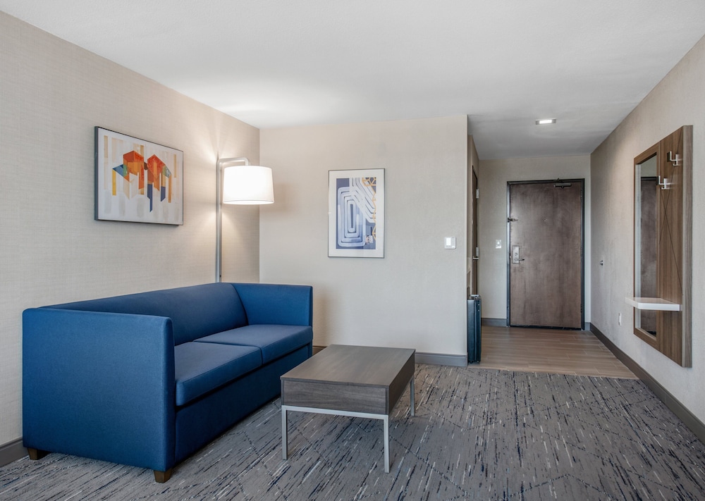 Suite, Multiple Beds (With Living Area) - Photo 4