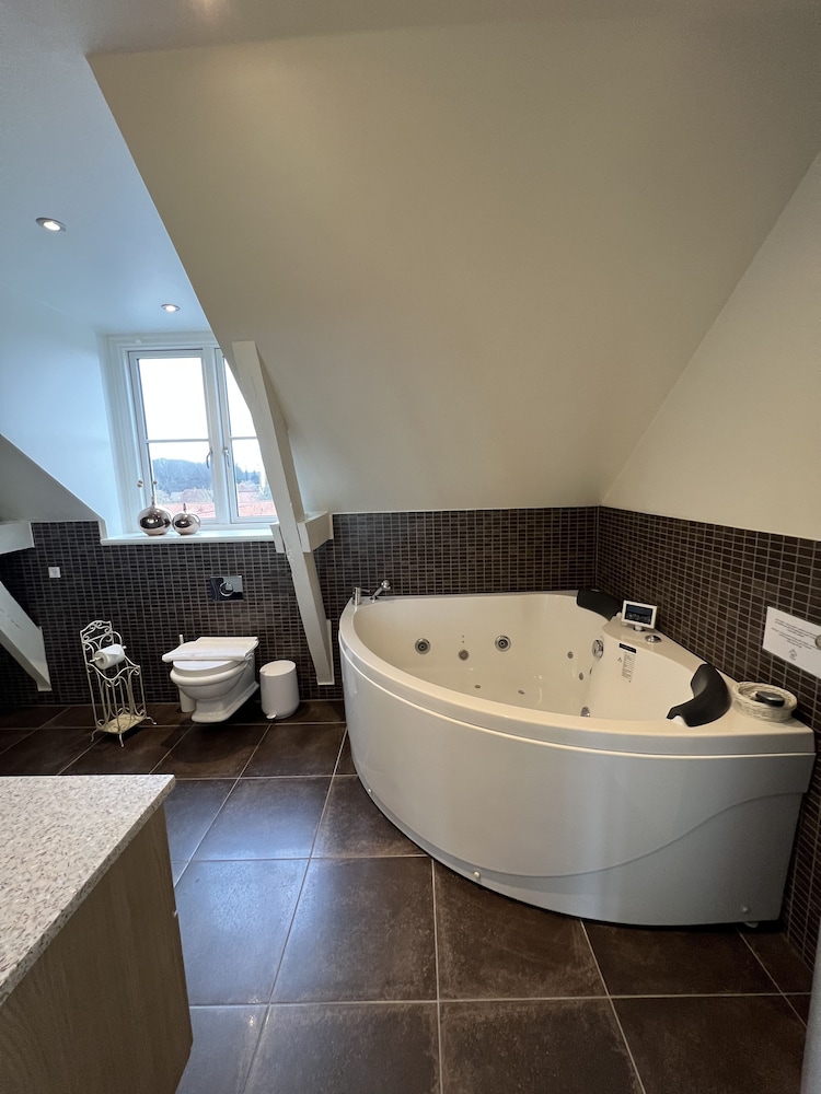 Honeymoon Suite photo 3