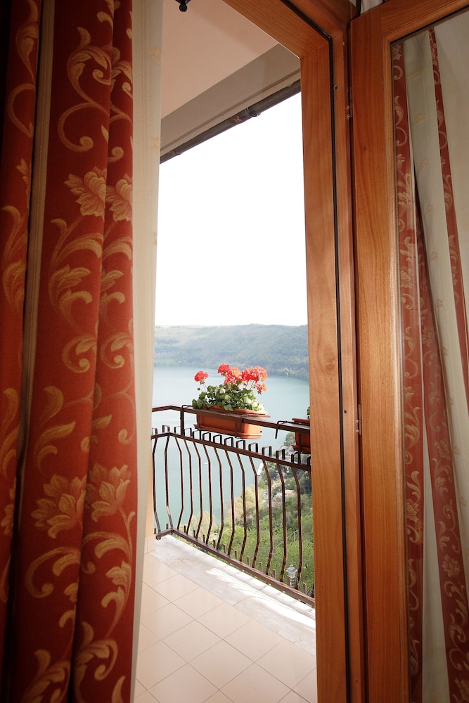 Superior Double Room, Lake View - Photo 10